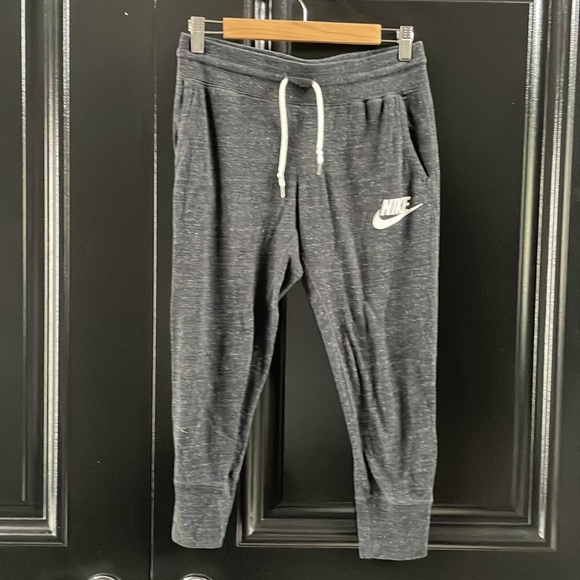 Nike sportswear cropped pants - Picture 2 of 3